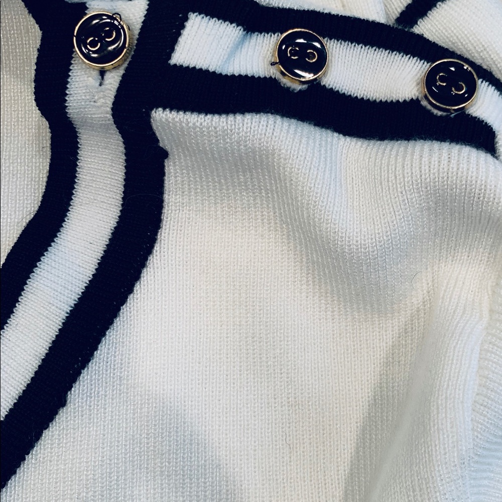 Women’s Sweater - Picture 3 of 6
